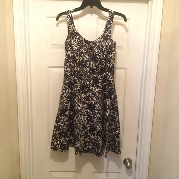AGB Dresses & Skirts - AGB Black & White Flowered Dress - Size 6